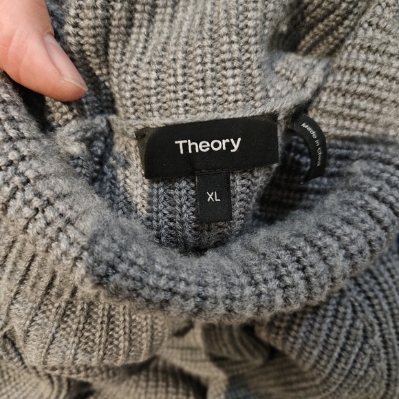 Mens Theory XL grey 100% merino wool turtle neck sweater - Picture 4 of 5